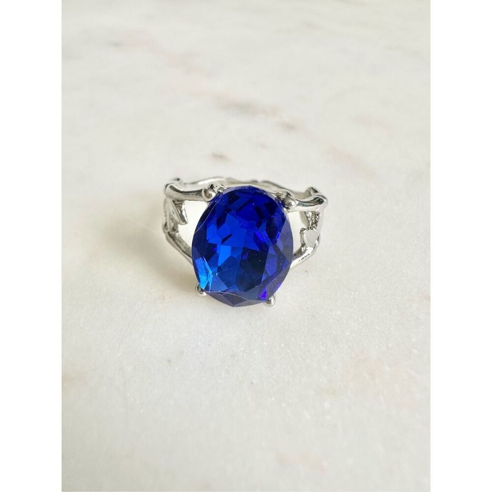 Bright blue oval cut rhinestone ring size 7￼